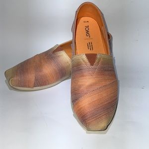 TOMS peachy multi-colored Alpargatas